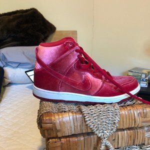 Nike SB Dunk High Pros in Red Velvet